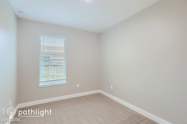 Building Photo - 4 br, 2 bath House - 2106 Diamond Drive UNIT