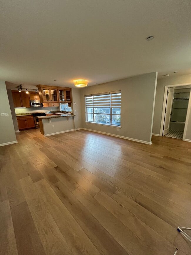 Building Photo - Beautiful 2BR/1BA with Large Private Patio, Parking & Shared Rooftop Deck in Marina