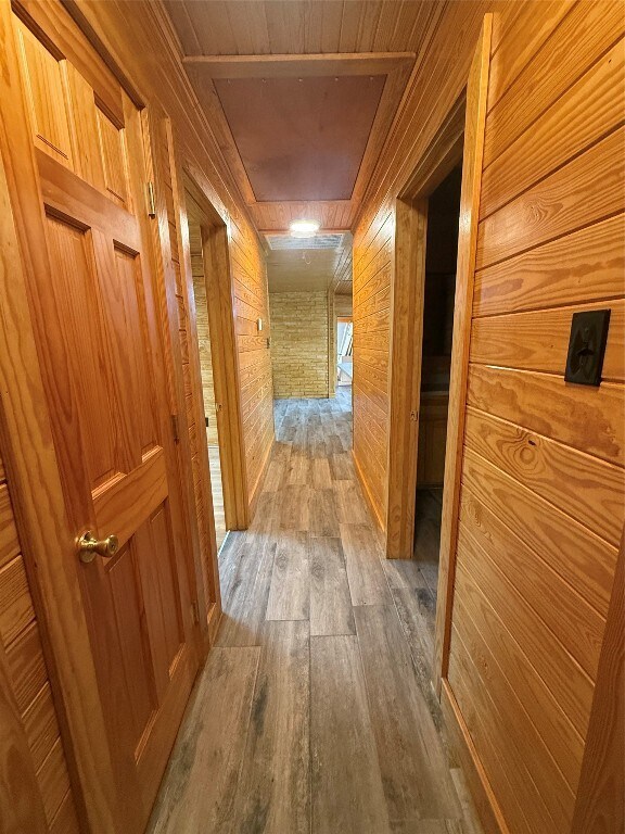 Building Photo - 902 Hidden Valley Dr