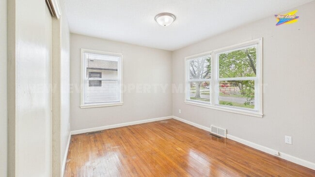 Building Photo - 886 S Fabrique Dr