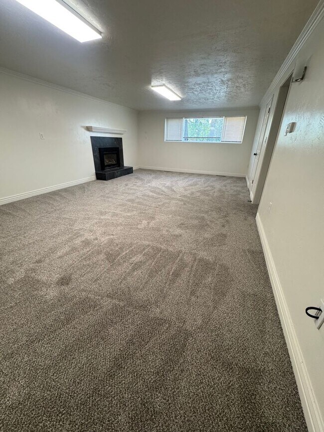 Building Photo - 754 W 4000 N