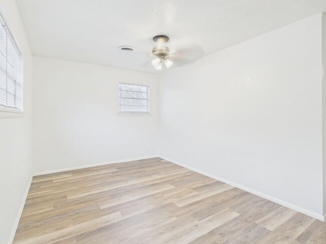 Building Photo - 3319 Teckla Blvd