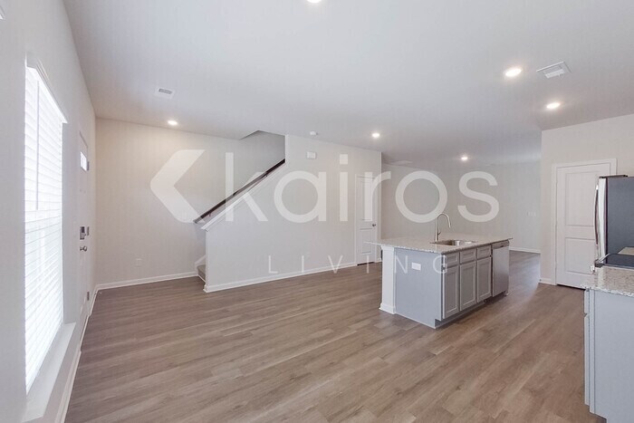 Building Photo - 2553 Banyan Cir