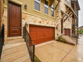 Building Photo - 1008 Highknoll Ln