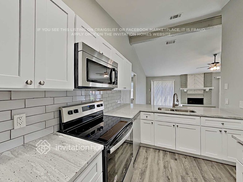 Building Photo - 200 Kalmia Dr