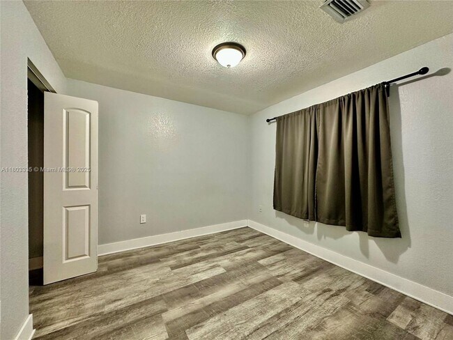 Building Photo - 15430 SW 82nd Ln