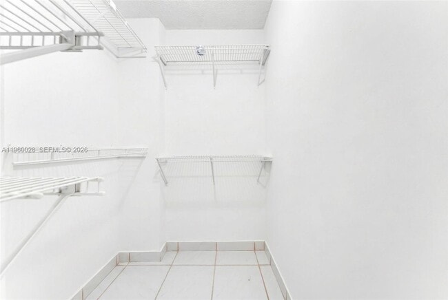 Building Photo - 6830 Indian Creek Dr