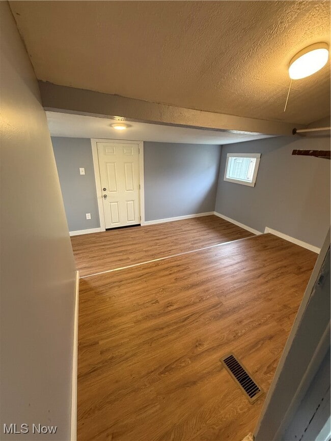 Building Photo - 714 Chester St