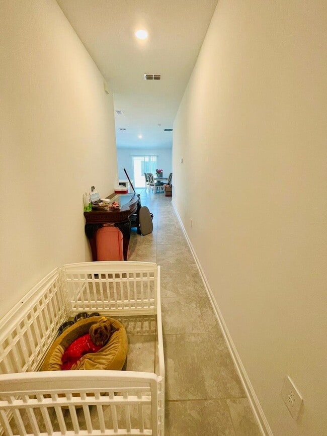 Building Photo - 639 Daring Dr