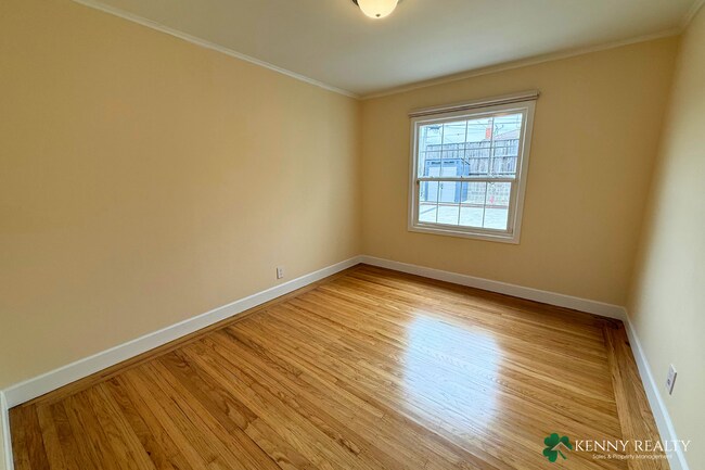 Building Photo - 136 Rosewood Way