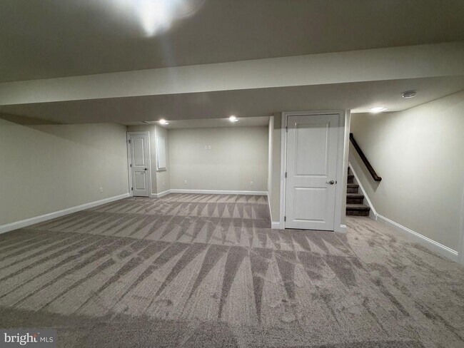 Building Photo - 433 Reagans Ln