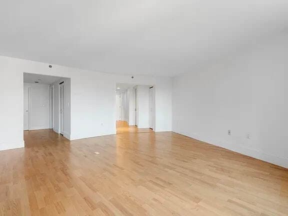 Building Photo - 10 Rogers St