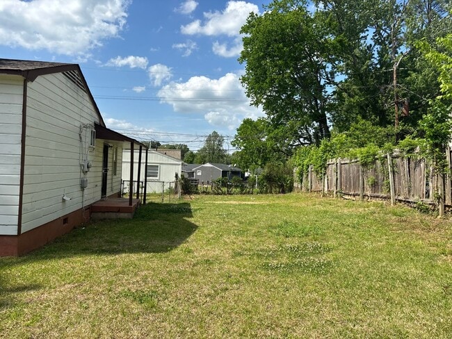 Building Photo - 4496 Range Line Rd