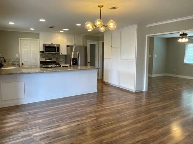 Building Photo - 8909 Dontree Way