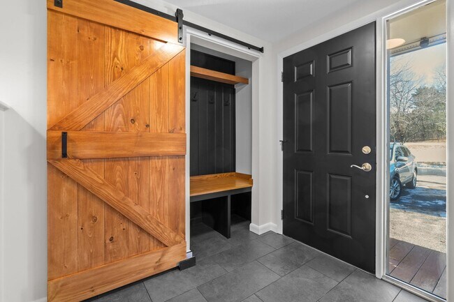 Building Photo - 2 Rockingham Ct