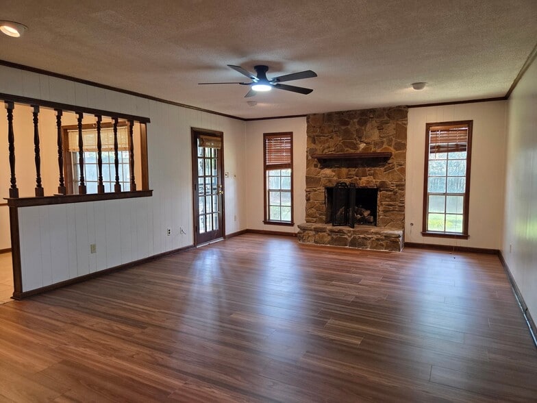 Building Photo - 5609 Fieldcrest Ave