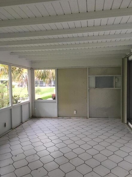 Building Photo - 3741 NW 95th Ter