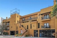 Building Photo - 828 N Hudson Ave