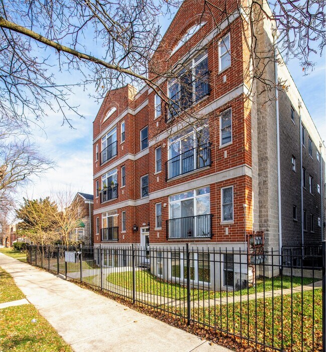 Building Photo - 6229 N Richmond St