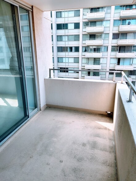 Balcony - 5500 Friendship Blvd