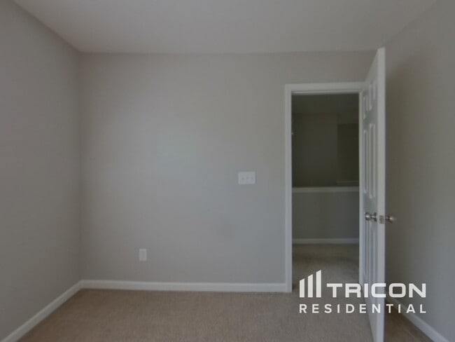 Building Photo - 3756 Wingfield Dr