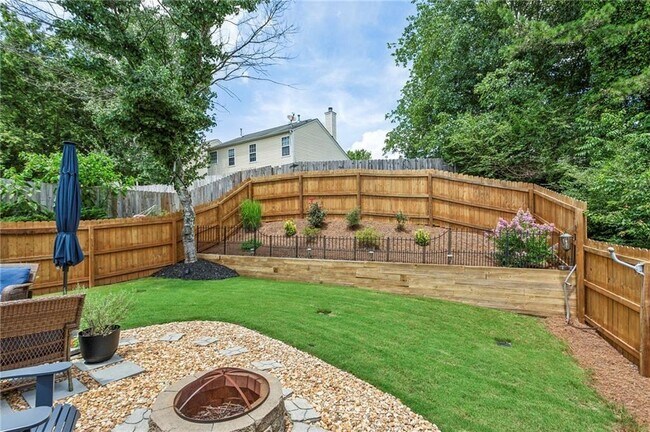 Building Photo - 142 Holly Mill Village Dr
