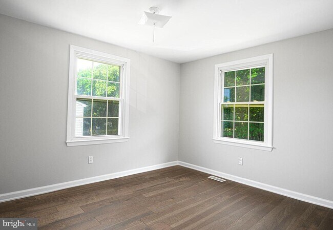 Building Photo - 15 Burnsway Ct