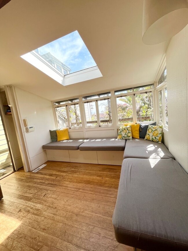 Building Photo - Bernal Heights Garden Cottage - Pet Friendly!