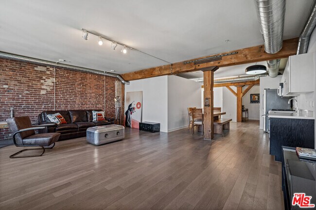 Building Photo - 527 Molino St