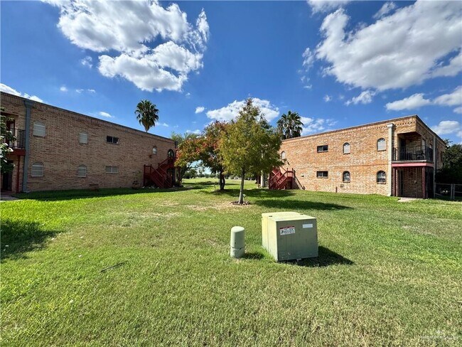 Building Photo - 15 Highland Park Ave