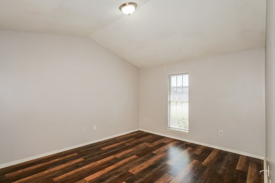 Building Photo - 10326 Curtis Dr