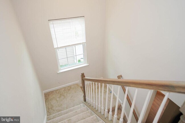 Building Photo - 9305 Mulligan Way