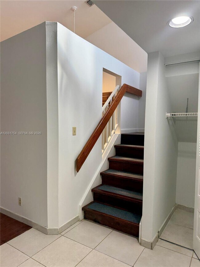 Building Photo - 9435 SW 140th Ct