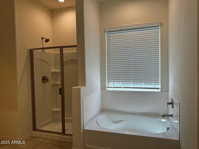 Building Photo - 5526 N 107th Ln