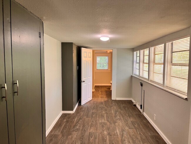 Building Photo - 4069 Villa Rd