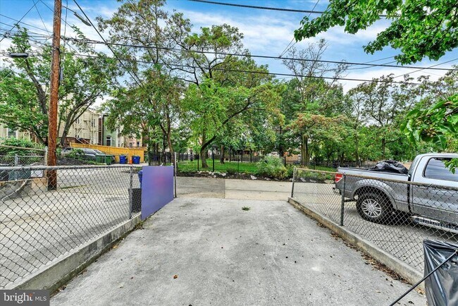 Building Photo - 221 E Lafayette Ave