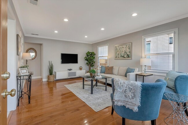 Building Photo - 354 Dana St