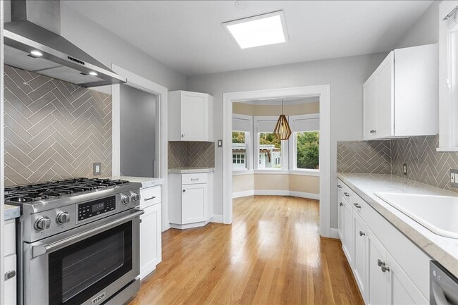 Building Photo - 1434 Paru St