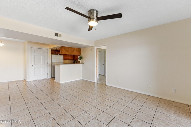 Building Photo - 540 N May