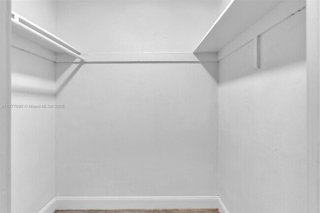 Building Photo - 1517 NW 8th Ave