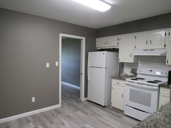 Building Photo - Contact Peggy  501 676 1758