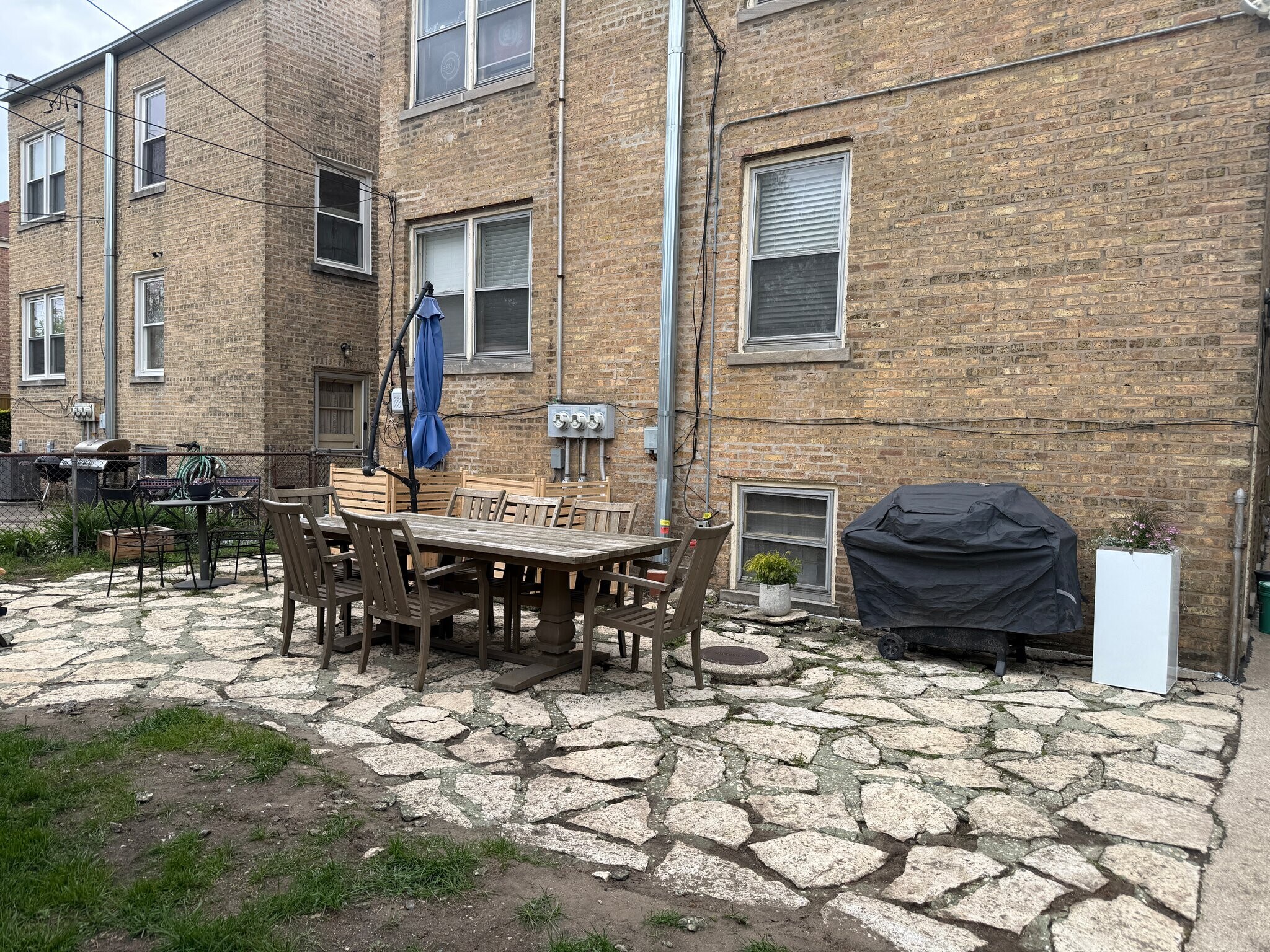 Building Photo - 2854 W Farragut Ave