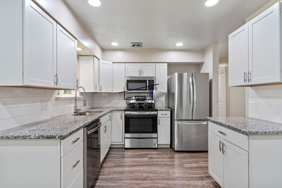 Building Photo - 1334 Henderson Dr