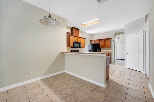 Building Photo - Cozy 4/2 Home Nestled in a Gated Community