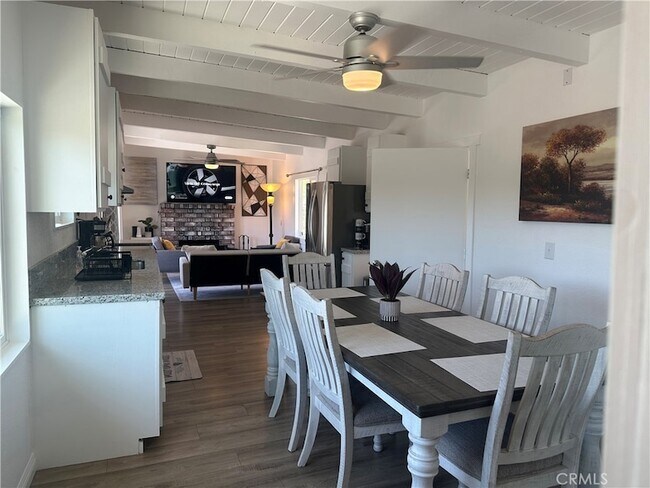 Building Photo - 2490 Fern Dr