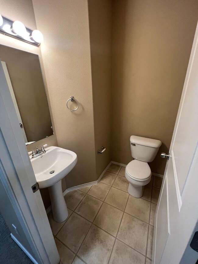 Building Photo - 2 Bed/1.5 Bath Townhome Near the Old Mill - Attached Garage