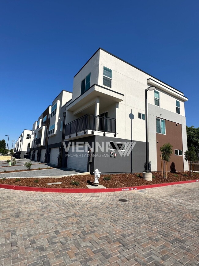 Building Photo - 8108 Quiet Knolls Dr