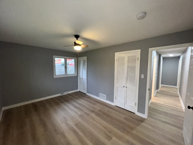 Building Photo - 1108 E 9th St