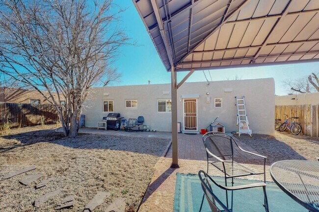 Building Photo - Charming NE Heights 3 Bedroom 2 Bath