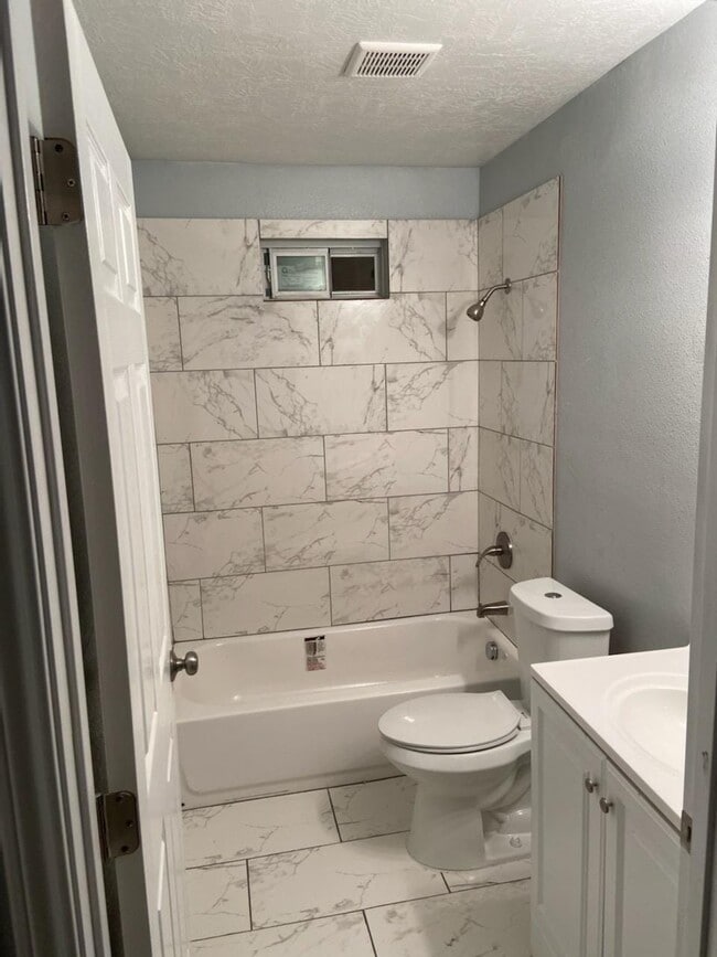 Building Photo - 3031 Groton Dr